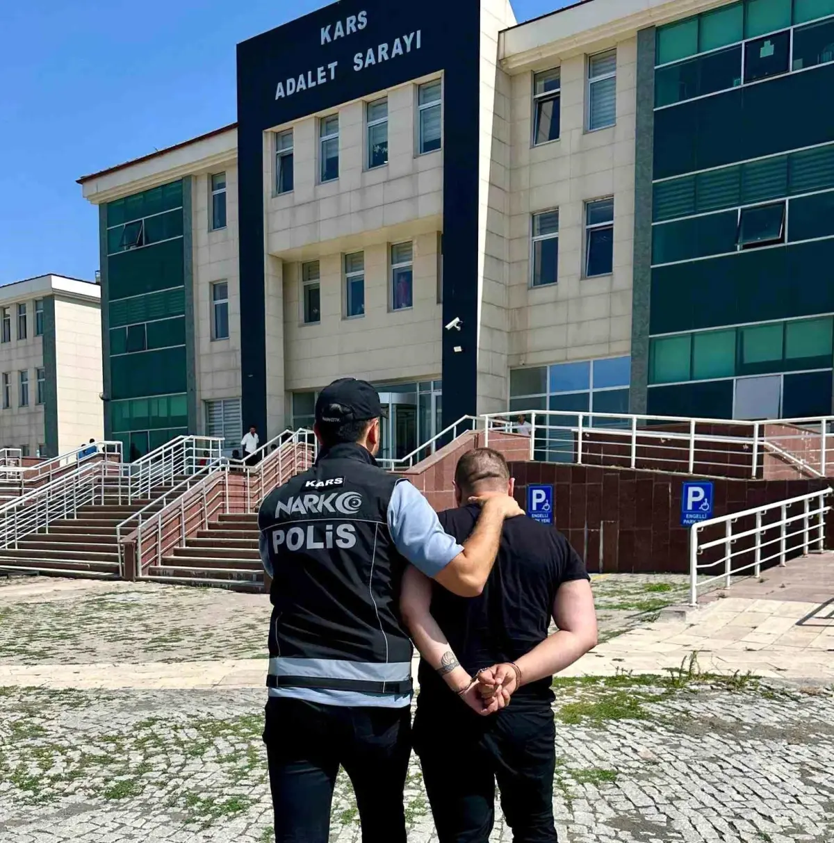 Uyuşturucu Ticareti Suçundan Aranan Şahıs Kars'ta Yakalandı