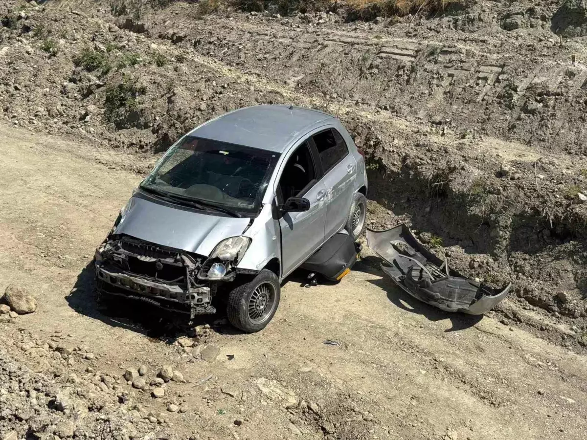 Kastamonu'da Otomobil Şarampole Yuvarlandı: Sürücü Yaralandı
