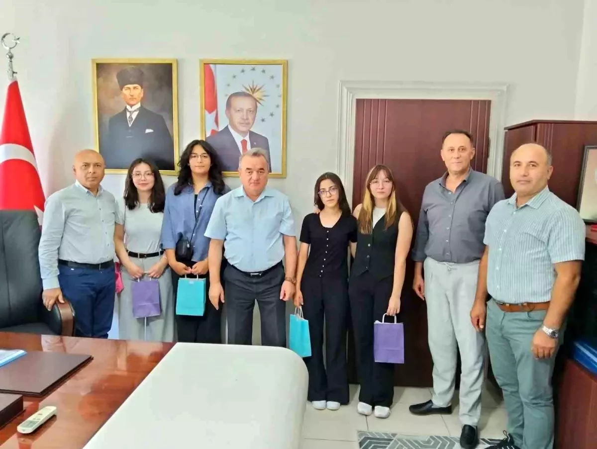 Bozüyük'te YKS Başarılı Öğrencilerden Kaymakam Öztürk'e Ziyaret