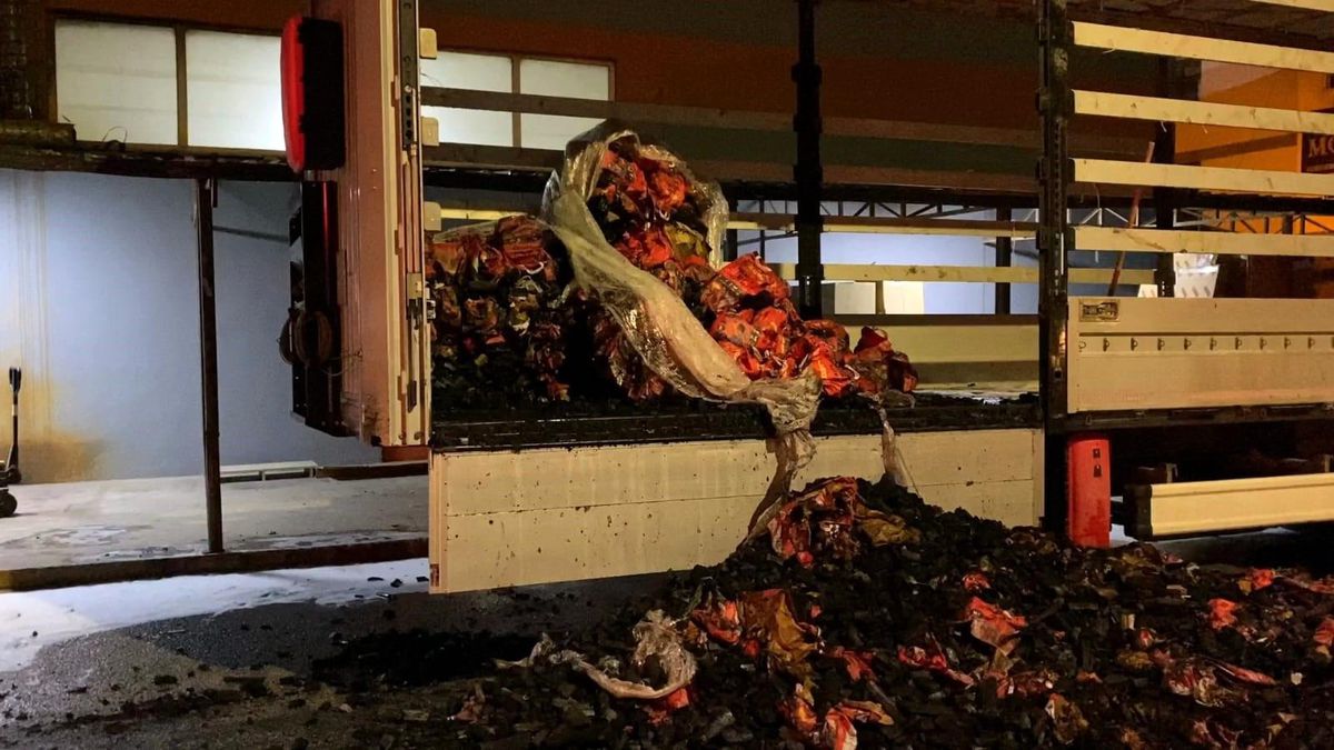 Bursa'da Park Halindeki Tırda Yangın Çıktı