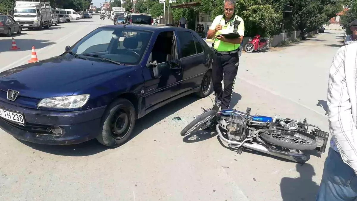 Burdur'da Motosiklet ve Otomobil Çarpıştı: 2 Yaralı