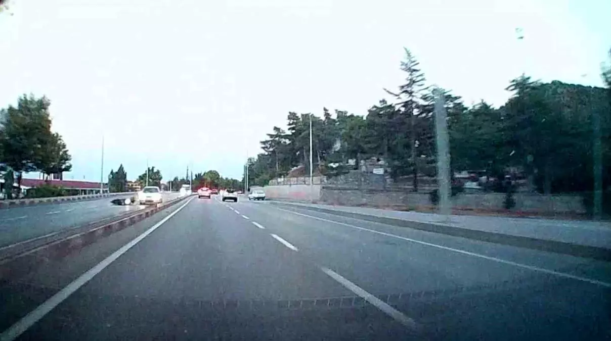 Afyonkarahisar'da Motosikletliye Çarpan Otomobilin Kaza Anı Kamere Yansıdı
