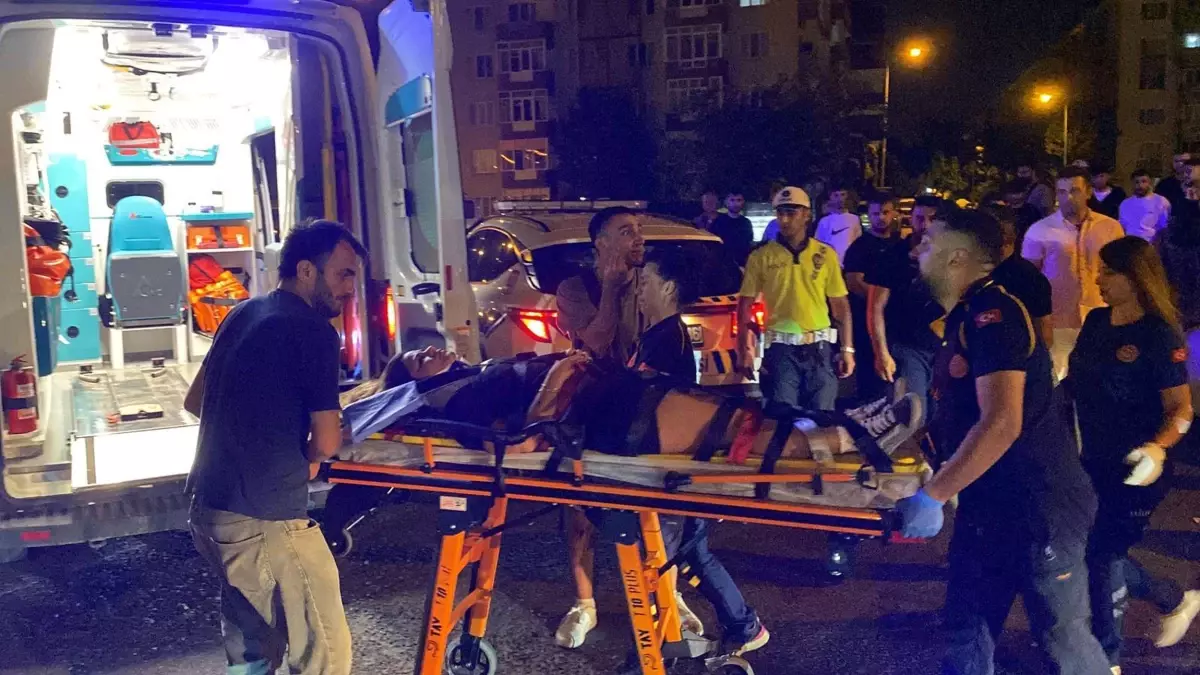 Çorlu'da Yaya Geçidinde Otomobil Çarpması: 3 Yaralı