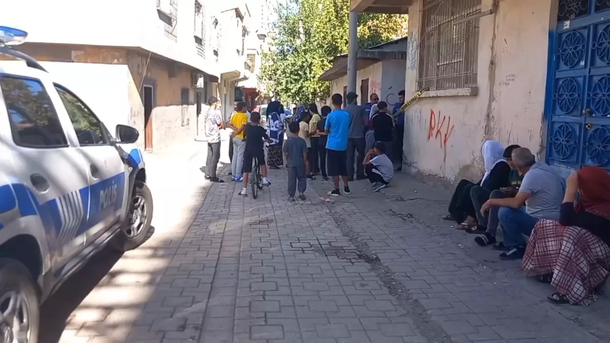 Diyarbakır'da Silahlı Saldırı: Baba ve Kızı Yaralandı