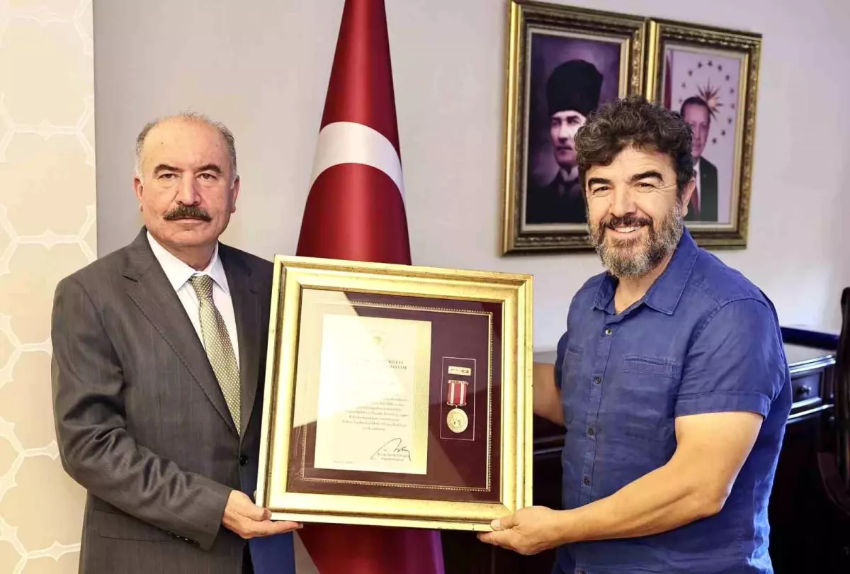 Gazi Telat Kahyaoğlu'na Devlet Övünç Madalyası Verildi