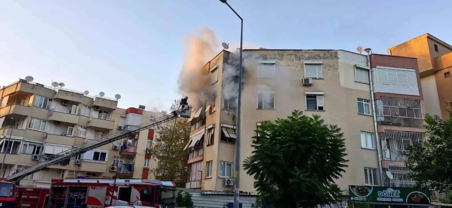 Antalya'da Apartmanda Yangın: Mahsur Kalan Köpek Kurtarıldı