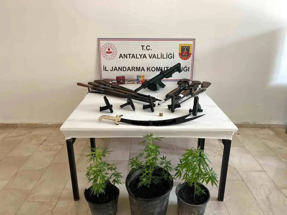 Antalya'da Silah Kaçakçılığı Operasyonu: 5 Gözaltı