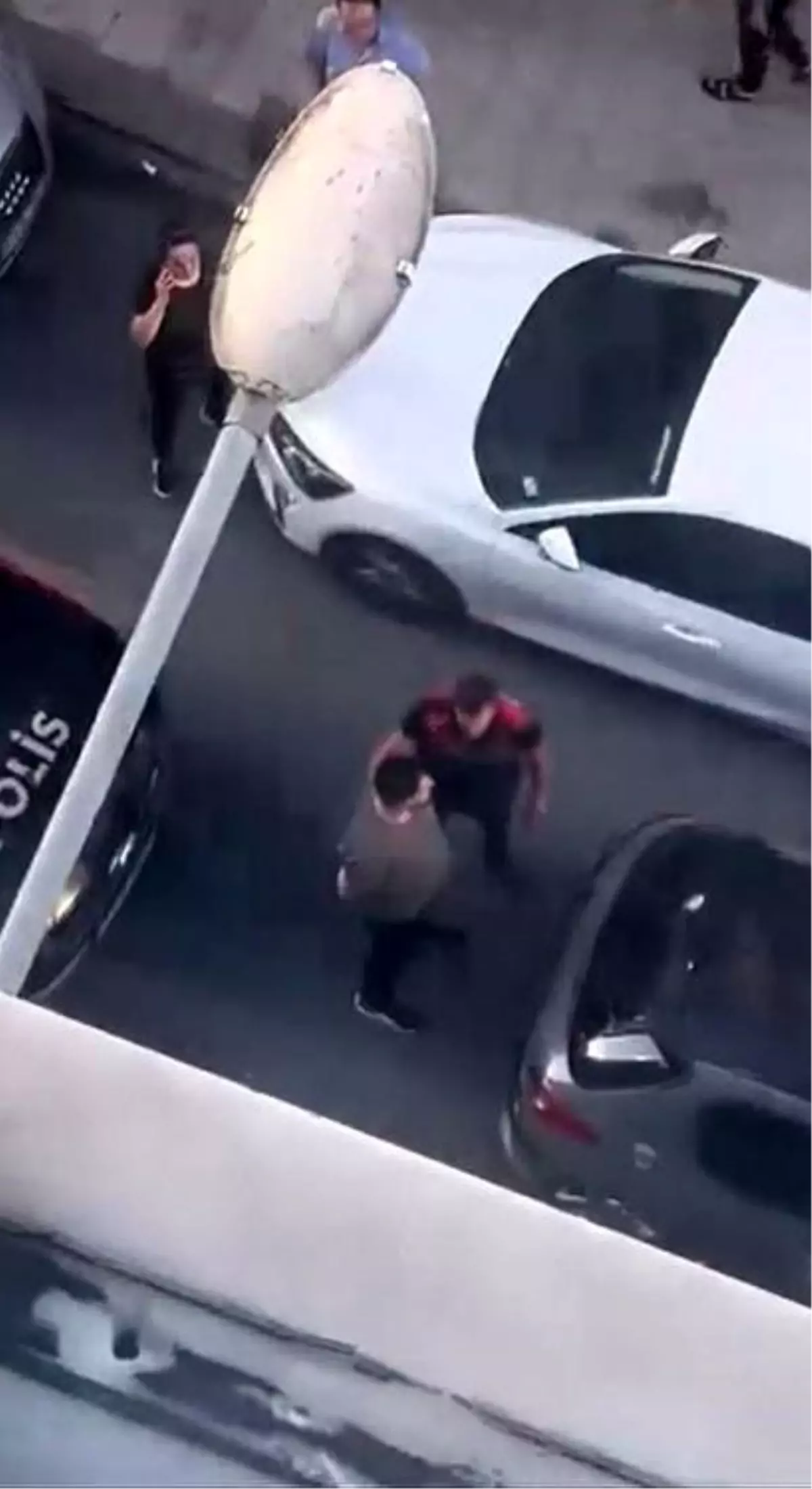 İstanbul'da Şüpheli Araçta Ruhsatsız Tabanca Bulundu