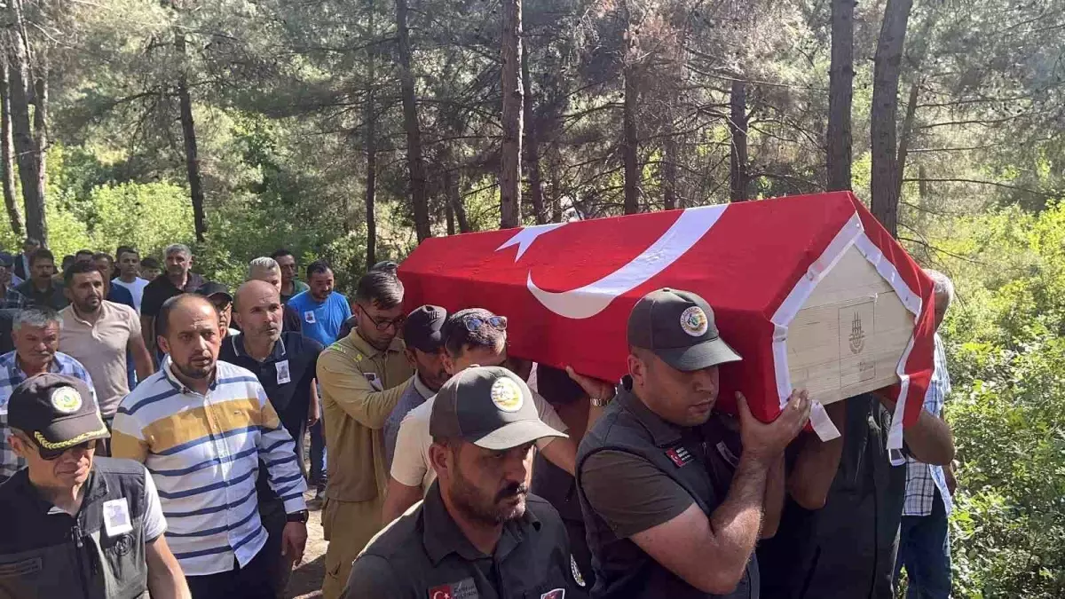 Orman Yangınına Müdahale Ederken Hayatını Kaybeden Gönüllü, Gözyaşlarıyla Defnedildi