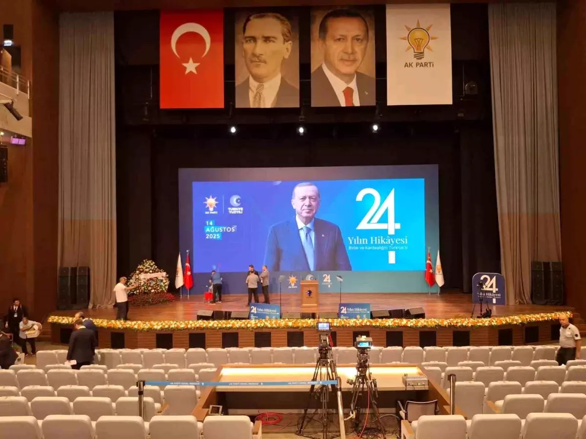 Devlet Bahçeli'den AK Parti'ye Özel Çelenk