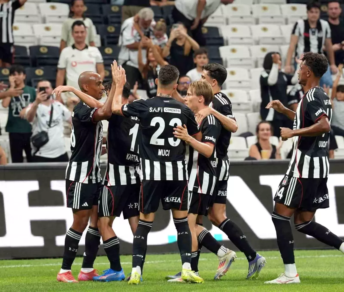 Beşiktaş, UEFA Konferans Ligi'nde Play-off Turuna Yükseldi