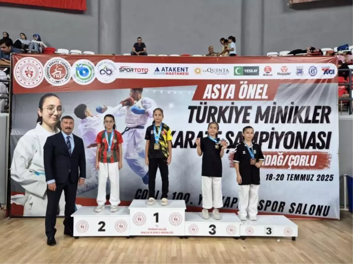 Zümra Ağdağ, Türkiye Minikler Karate Şampiyonası'nda İkincilik Elde Etti