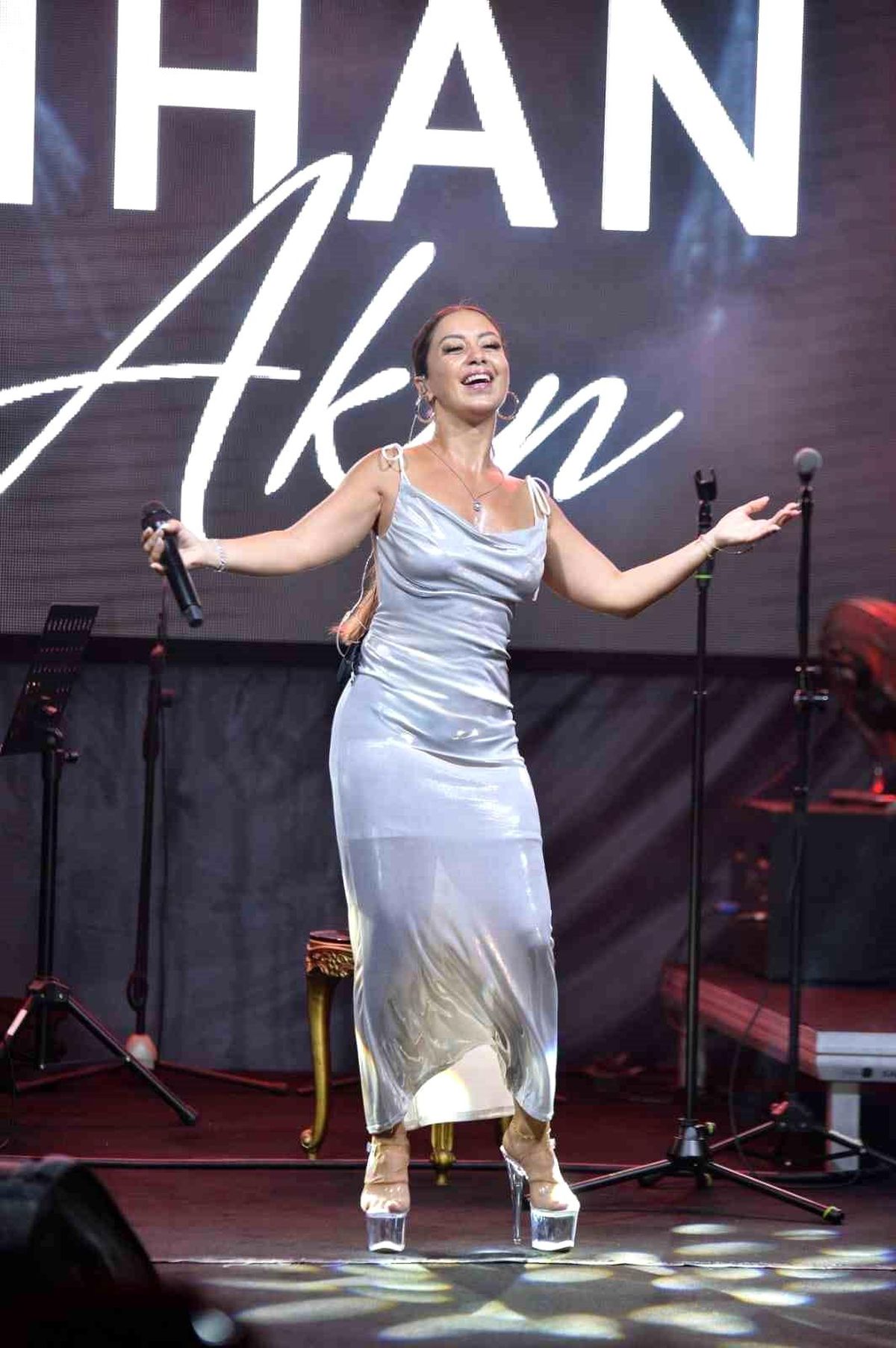 Nihan Akın Bodrum'da Unutulmaz Bir Konser Verdi