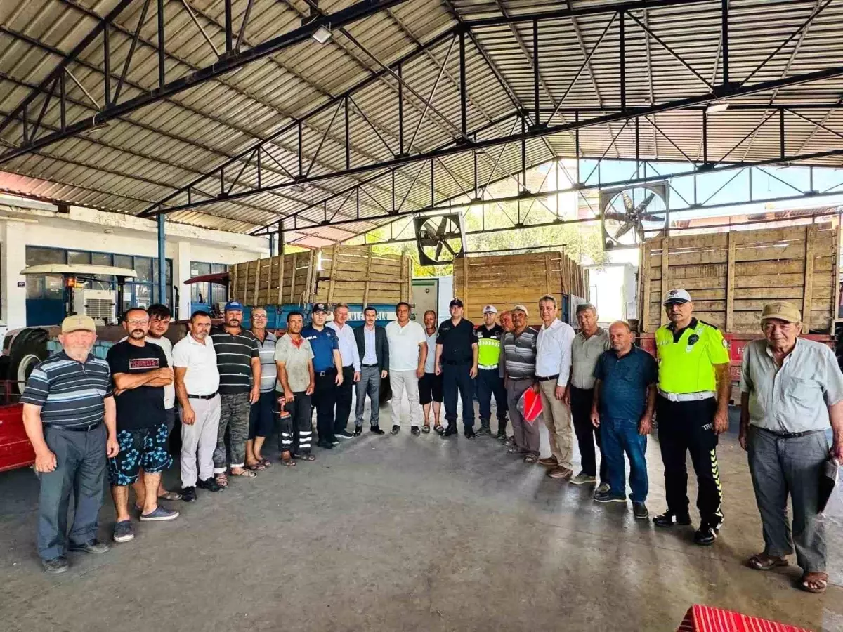 Bozdoğan'da Traktör Sürücüleri için Trafik Güvenliği Eğitimi ve Reflektör Dağıtımı