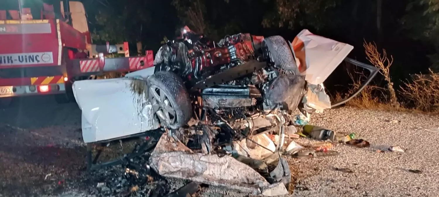 Çanakkale'de Trafik Kazası: 6 Kişi Hayatını Kaybetti