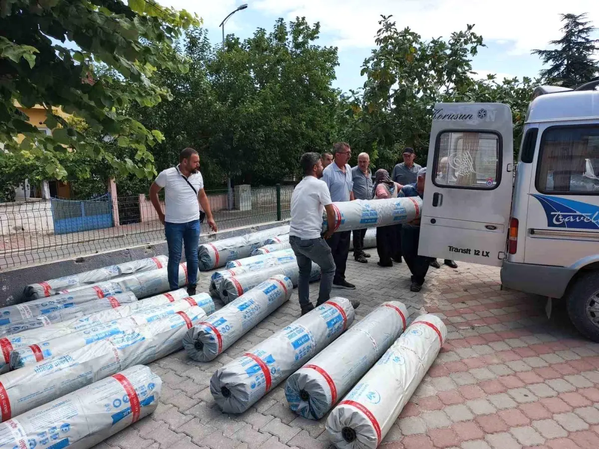 Gerze'de Çiftçilere Sera Naylonu Desteği