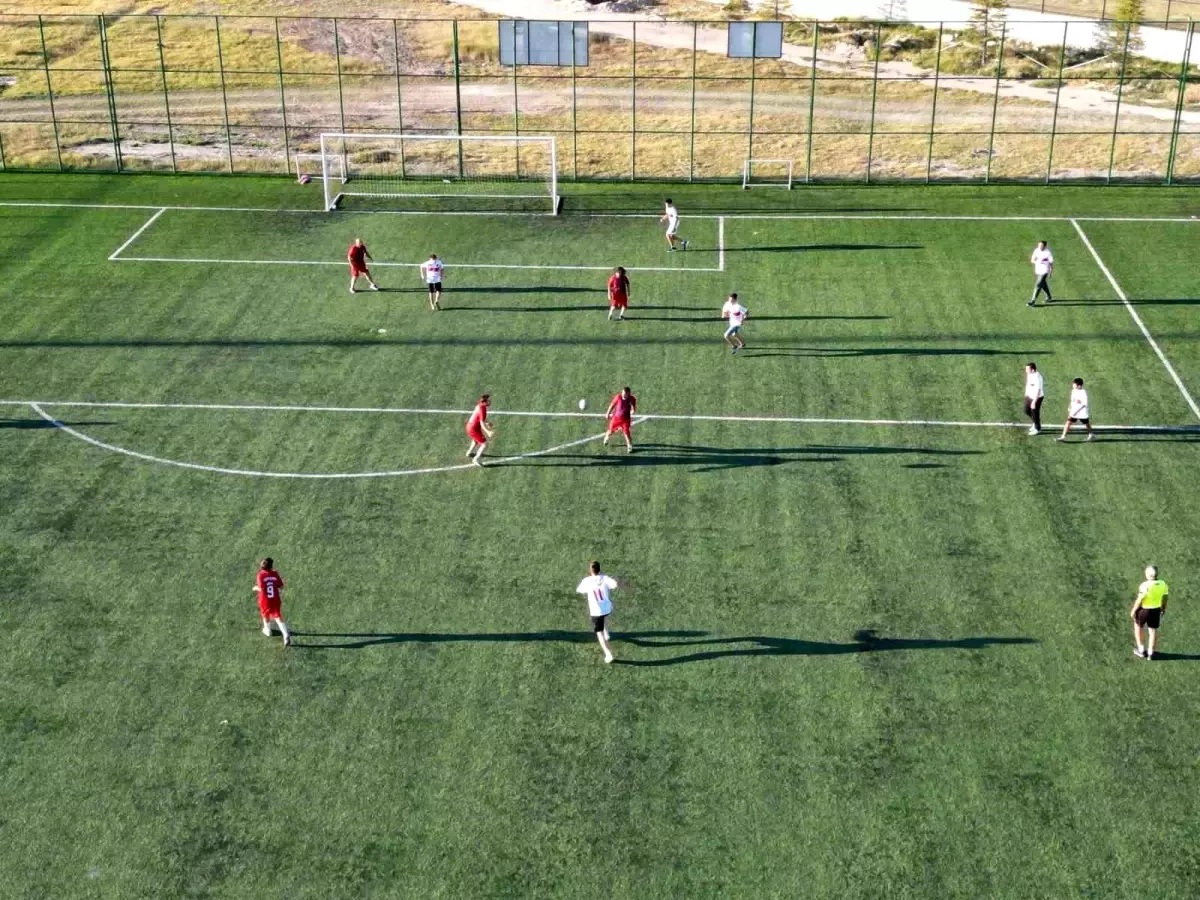 Geçmiş ile Bugün Arasında Bağ Kurdu: Niğde'de Özel Futbol Maçı