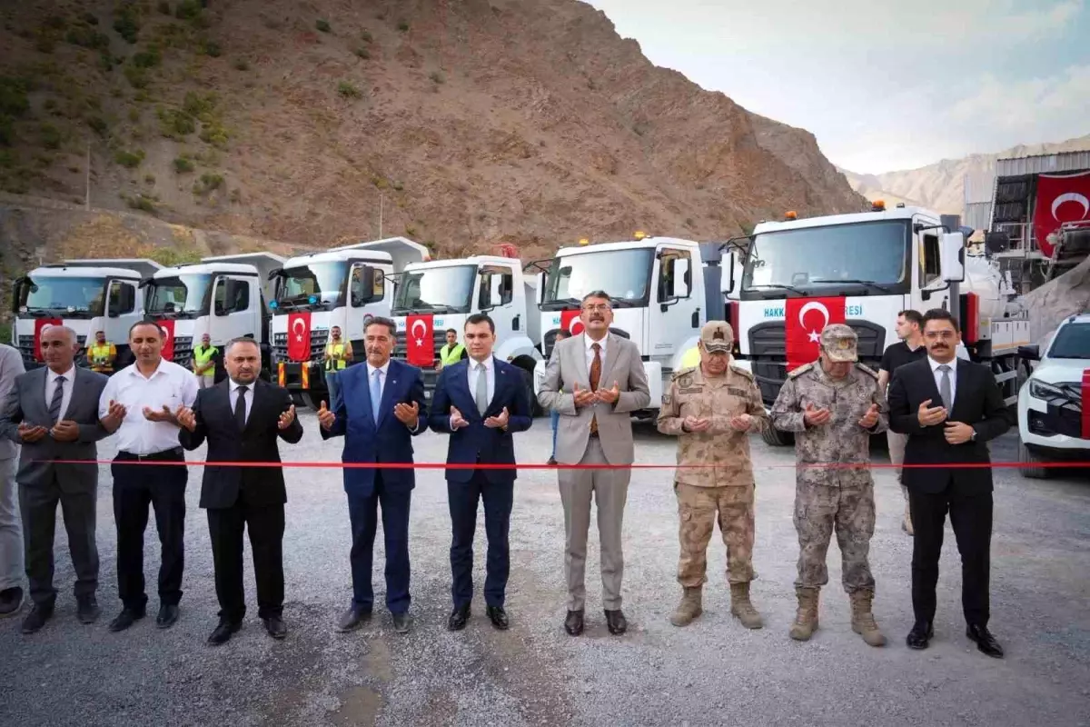 Hakkari'ye Yeni İş Makinesi ve Mobil Konkasör Teslim Töreni