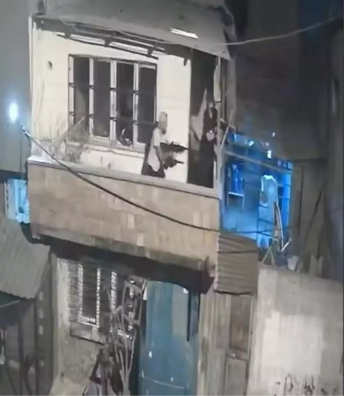 Adana'da Balkondan Balkona Silahlı Çatışma: 4 Gözaltı