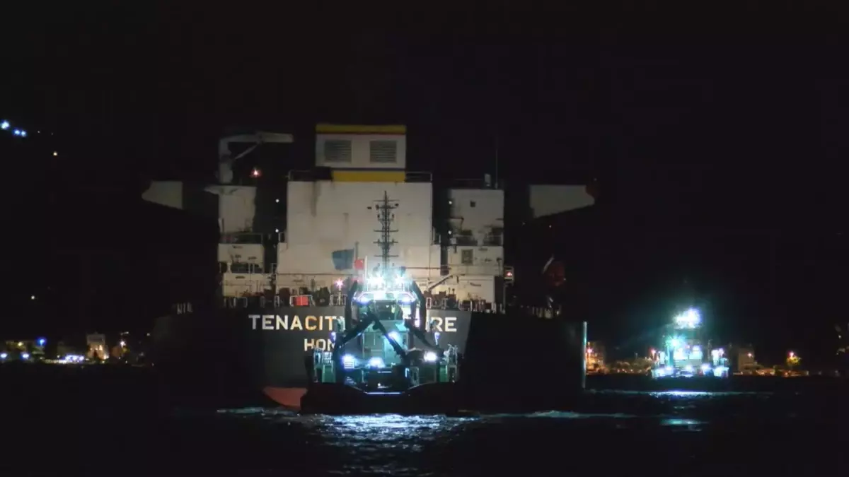 İstanbul Boğazı'nda Tanker Trafiği Askıya Alındı