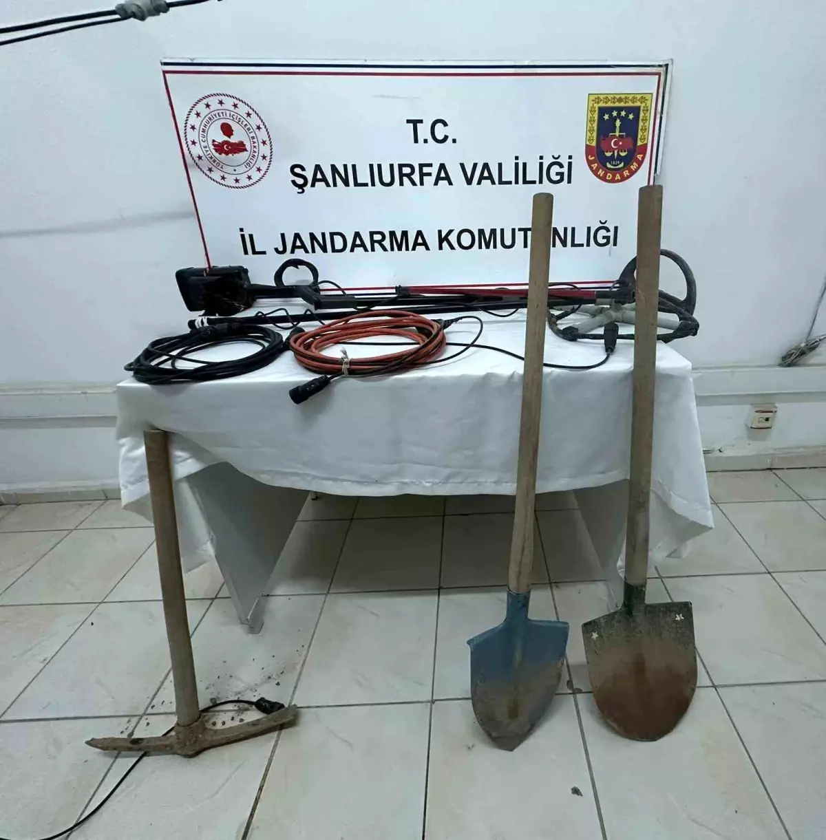 Define Bulmak İçin Kazı Yapan 4 Zanlı Suçüstü Yakalandı