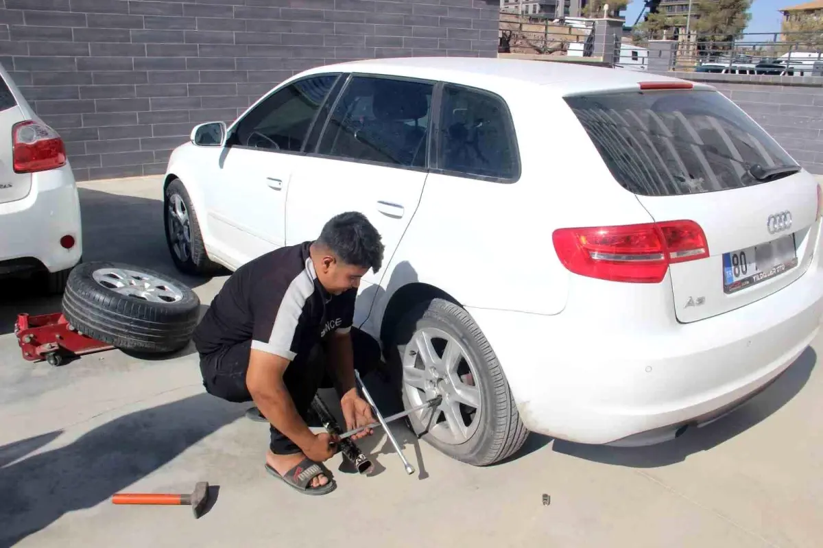 Şanlıurfa'da Avukatın Araç Lastiklerini Kesen Gizemli Şahıs Aranıyor