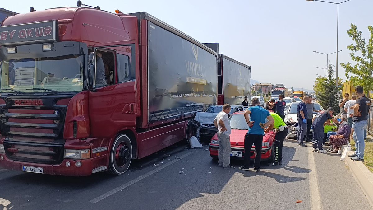 İnegöl'de Kaza: 69 Yaşındaki Sürücü ve Eşi Yaralandı