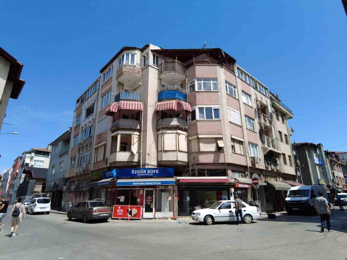 Edirne'de Patlayan Kolonlar Sebebiyle Binadan Tahliye Kararı
