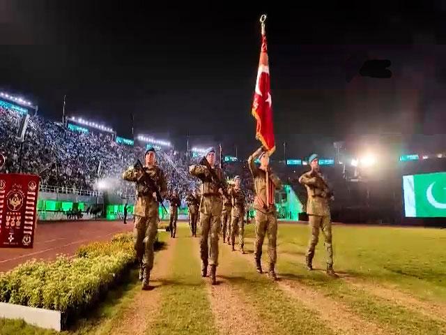 mehmetcik pakistan kurtulus gunu gecit toreninde 18947932 7537 m
