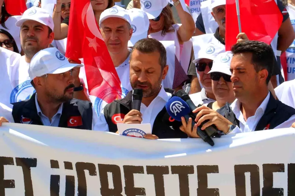 Memur-Sen, 8. Dönem Toplu Sözleşmesi için Etimesgut'ta Eylem Düzenledi