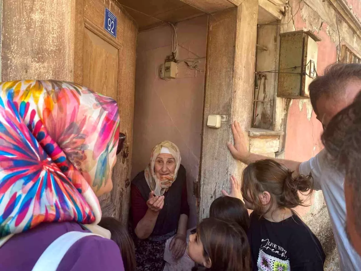 Minik Öğrencilerden Anlamlı Ziyaret