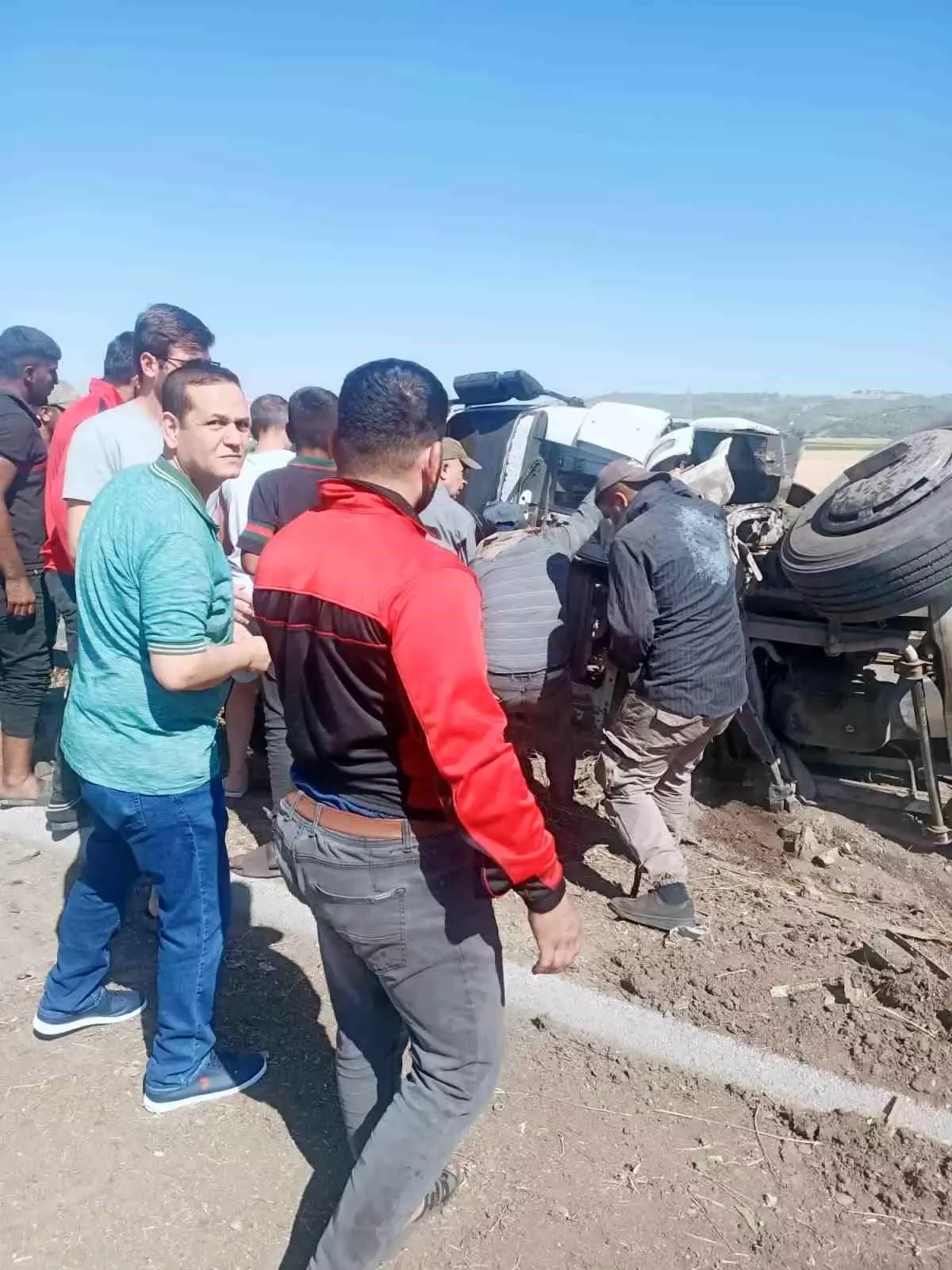 Osmaniye'de Tır Devrildi: 2 Yaralı