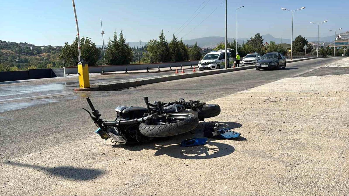 Karabük'te Motosiklet Kazası: İki Kişi Ağır Yaralandı