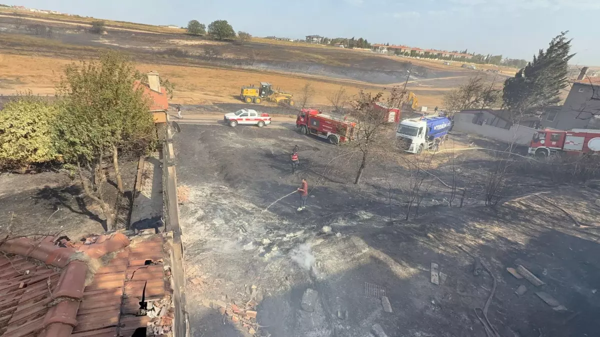 Tekirdağ'da Otluk Alanda Yangın: 5 Ev ve 1 Anaokulu Zarar Gördü