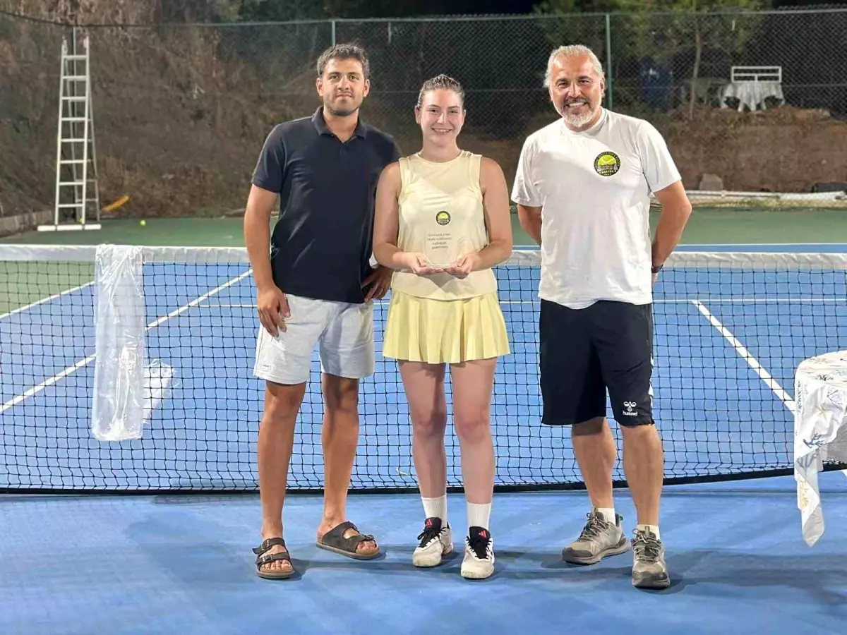 Salihli'de Tenis Turnuvası: Kadınlarda Miray Mecitel, Erkeklerde Mert Doğan Şampiyon Oldu