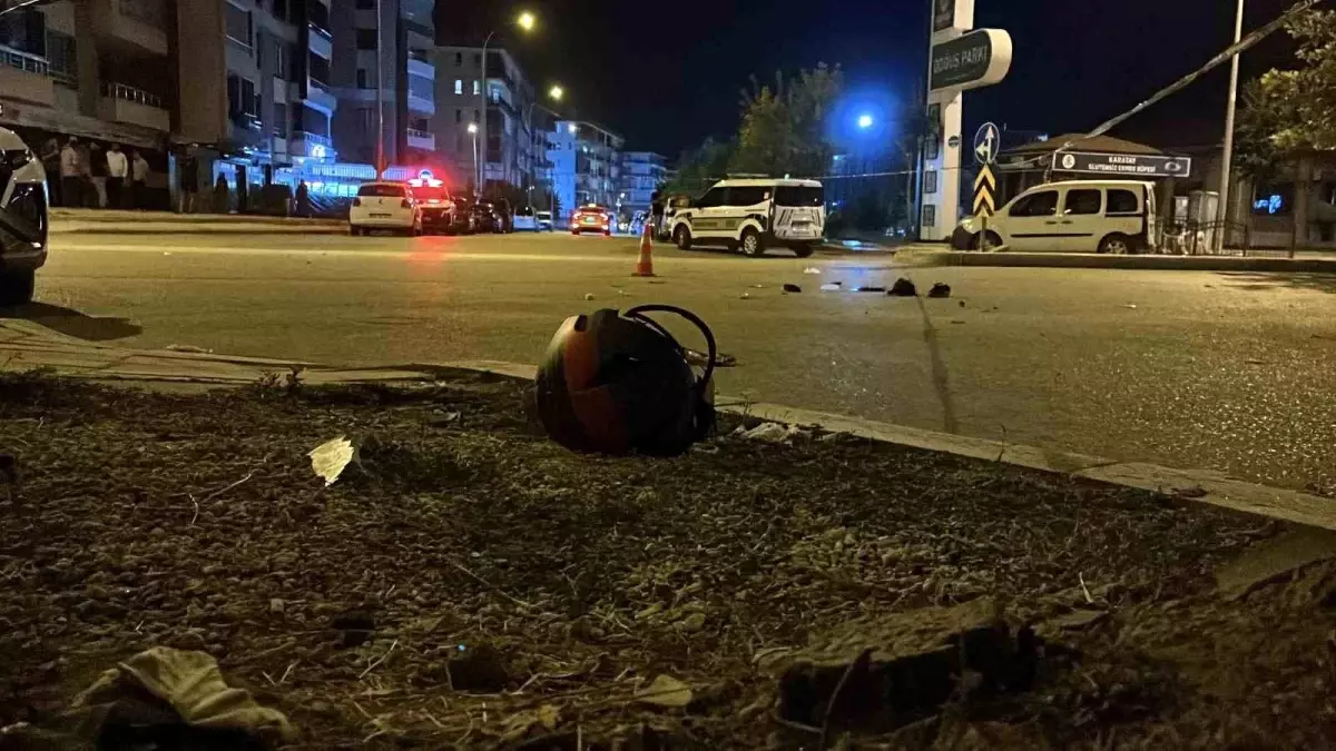 Konya'da Ters Yönde İlerleyen Araç Motosiklete Çarptı: 1 Yaralı