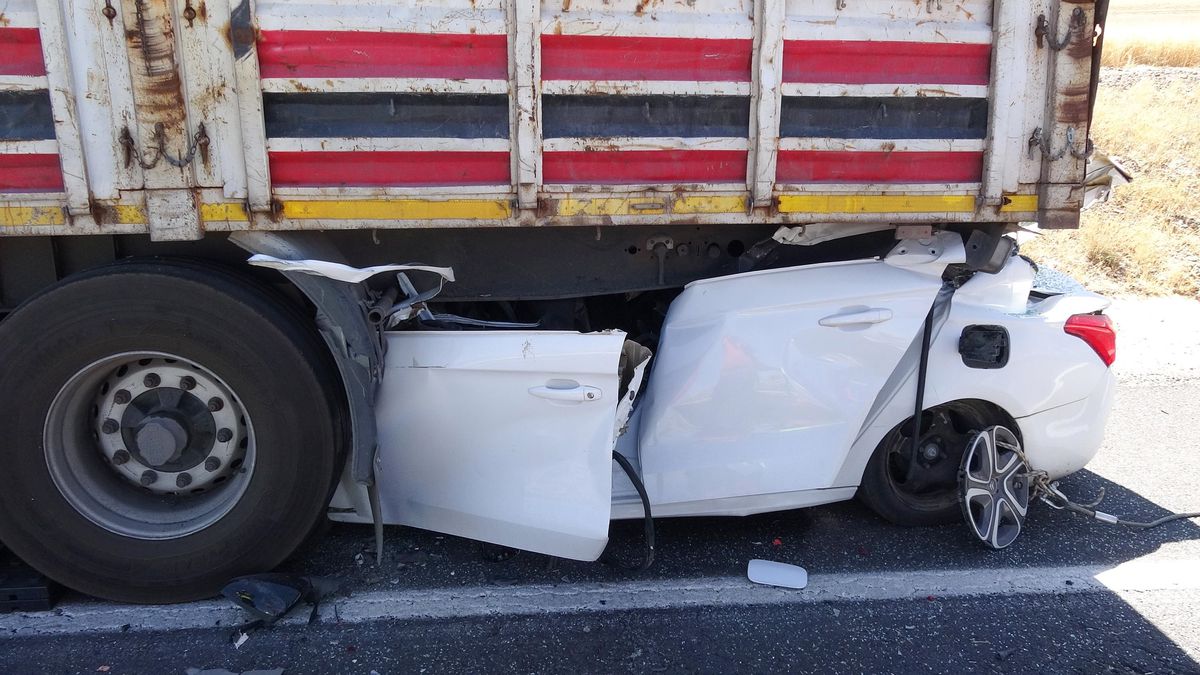 Erzurum'da Trafik Kazası: Genç Sürücü Hayatını Kaybetti