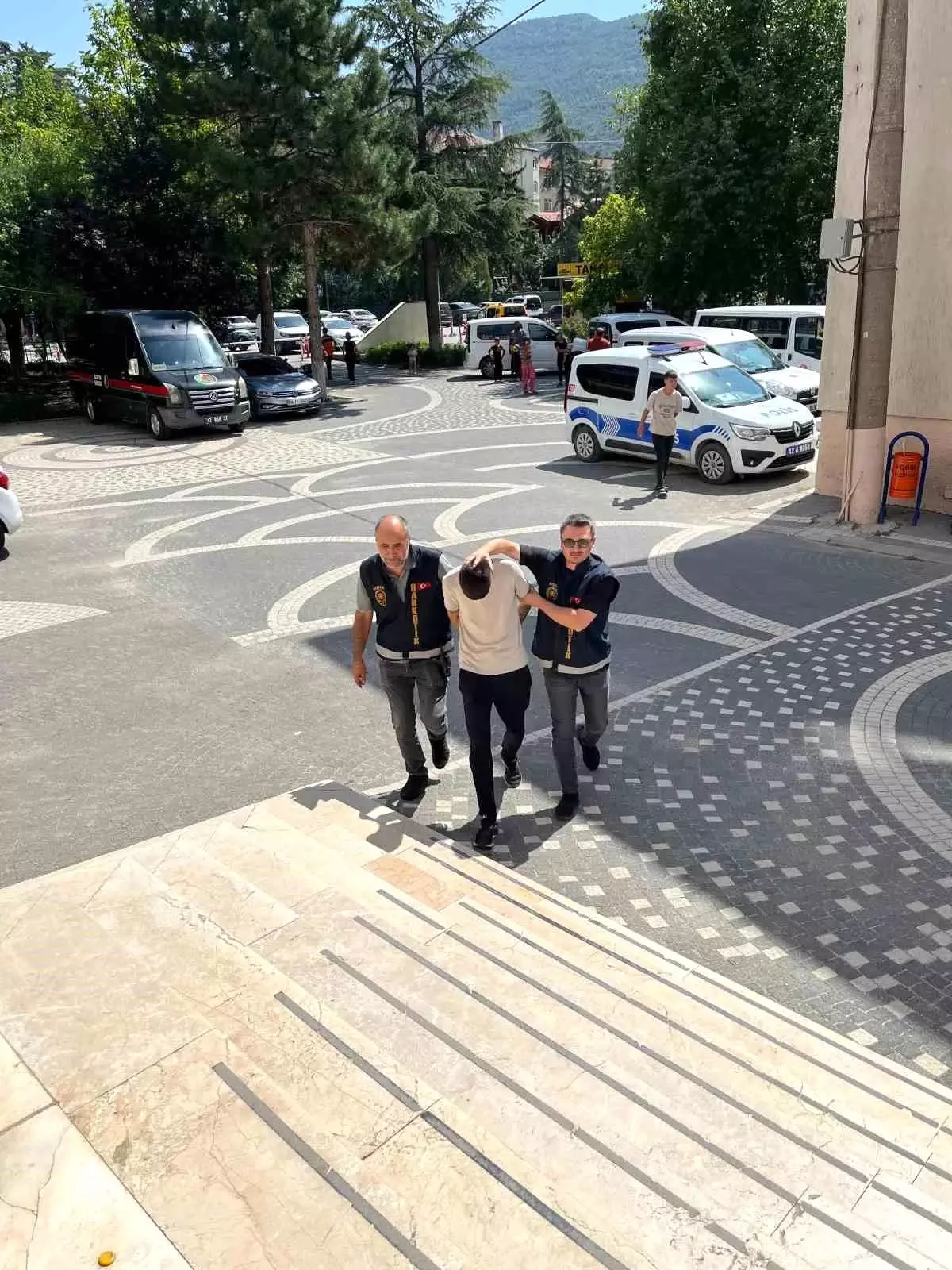 Konya'da Uyuşturucu Operasyonu: 3 Gözaltı, 1 Tutuklama
