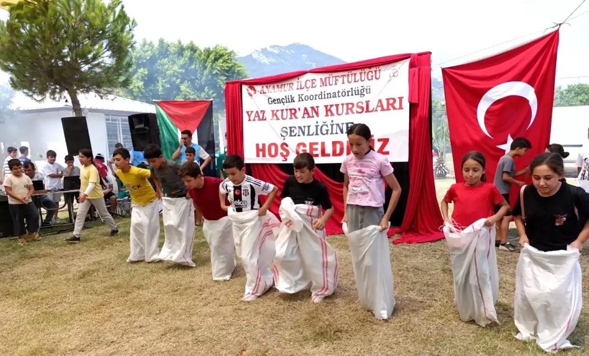 Mersin'de Yaz Kur'an Kursları Şenliği Renkli Görüntülere Sahne Oldu