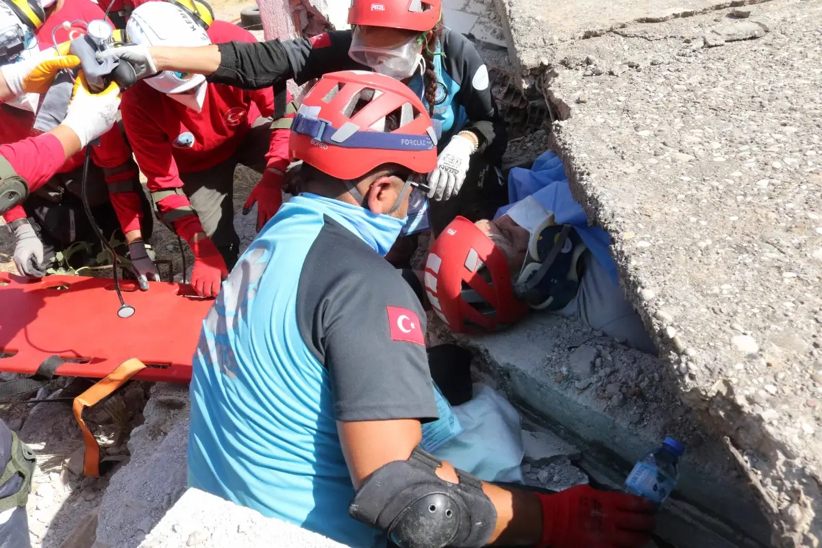 Antalya'da Deprem Tatbikatı Gerçekleşti