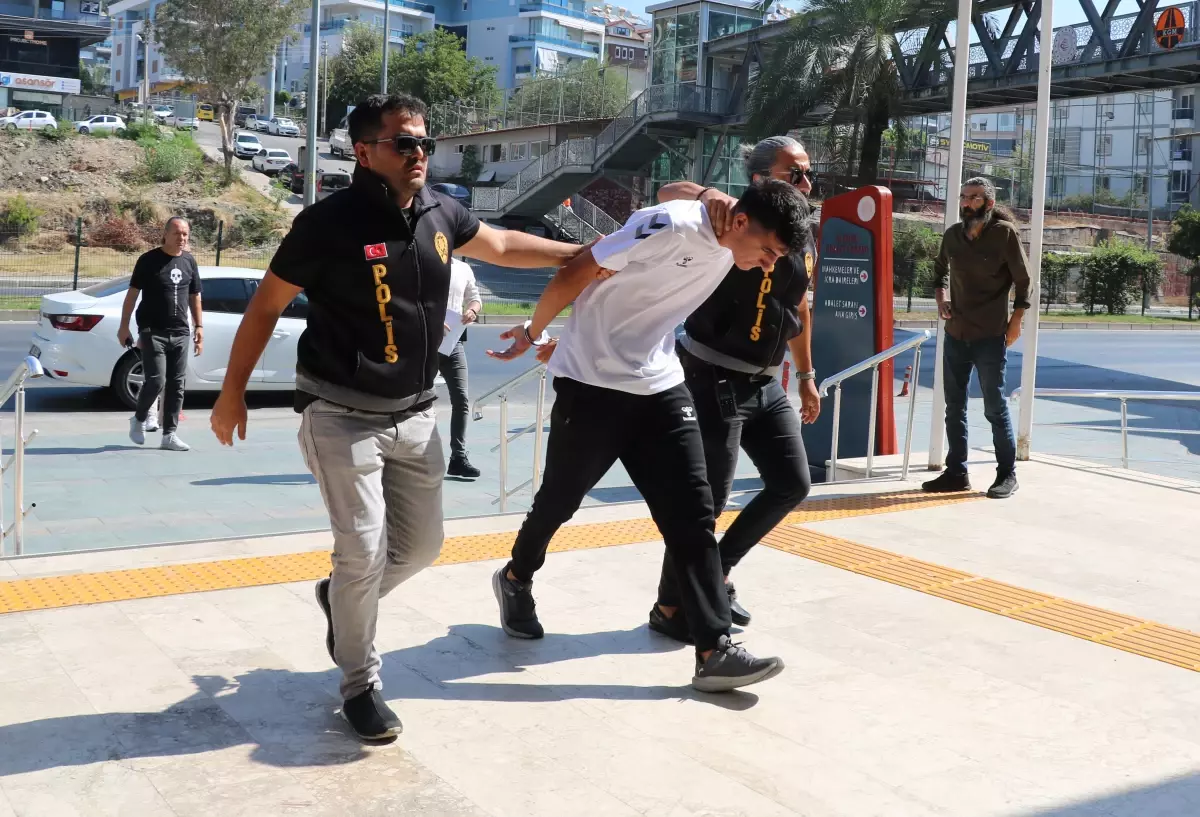 Alanya'da Arkadaşını Öldüren Genç Adliyeye Sevk Edildi