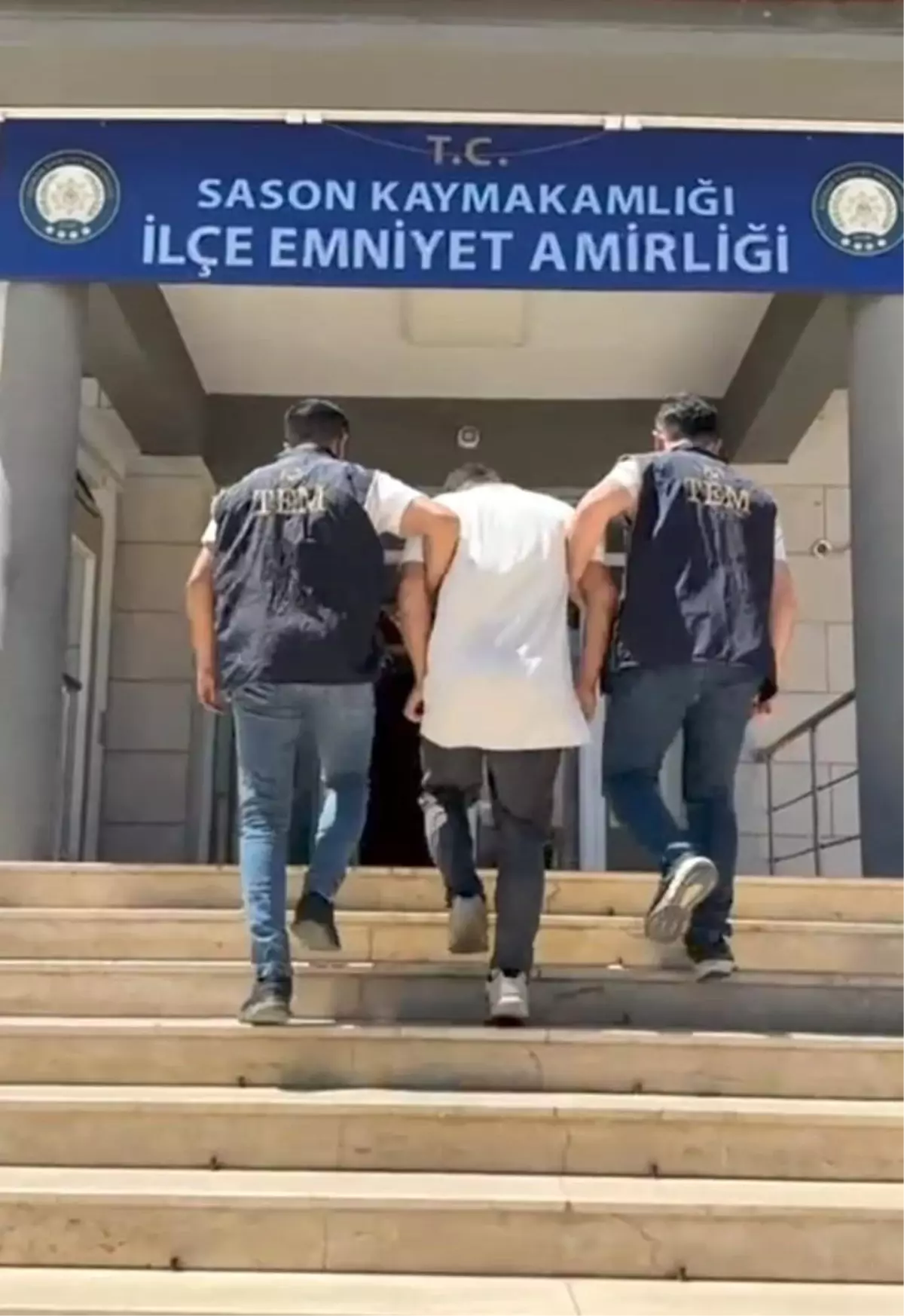 Dondurma Dolabından Hırsızlık Yapan 3 Şüpheli Yakalandı