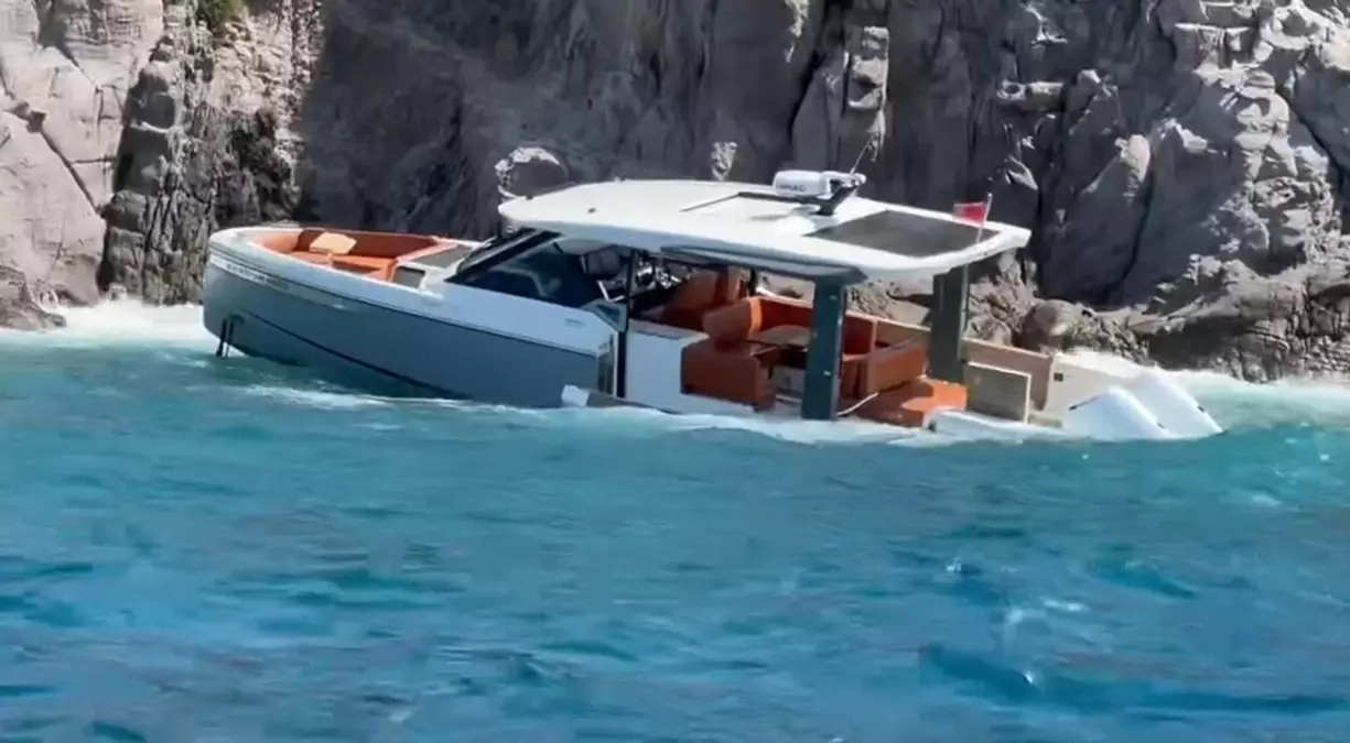 Bodrum Açıklarında Arıza Yapan Tekne Kurtarıldı