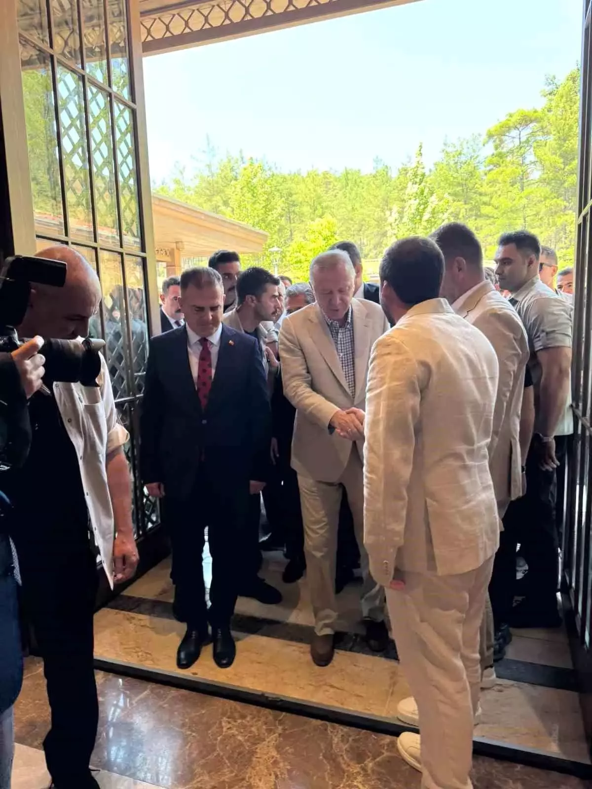 Cumhurbaşkanı Erdoğan cuma namazını Okluk Millet Camii'nde kıldı