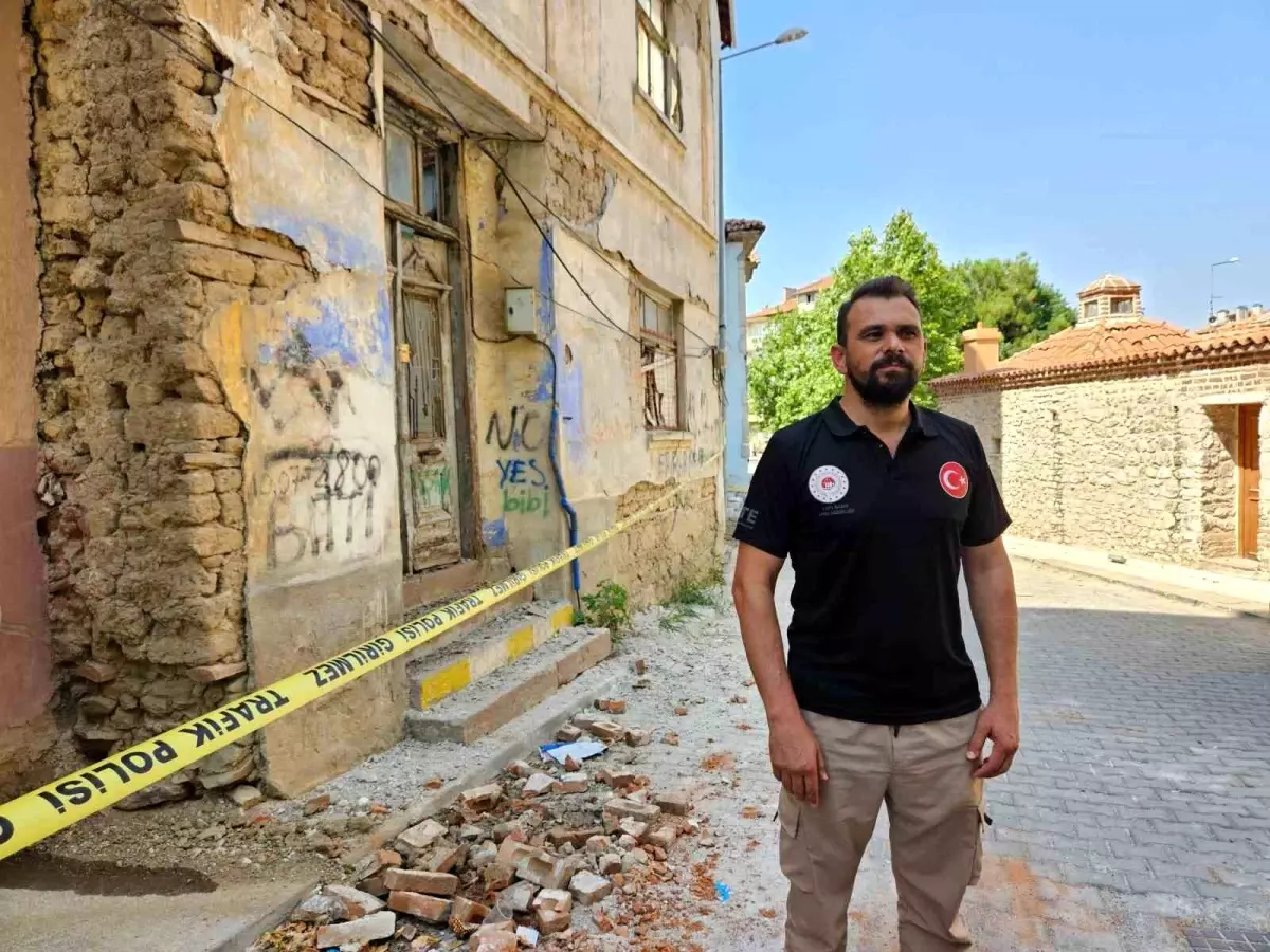 Sındırgı Depremi: Hasar Tespit Çalışmaları Devam Ediyor