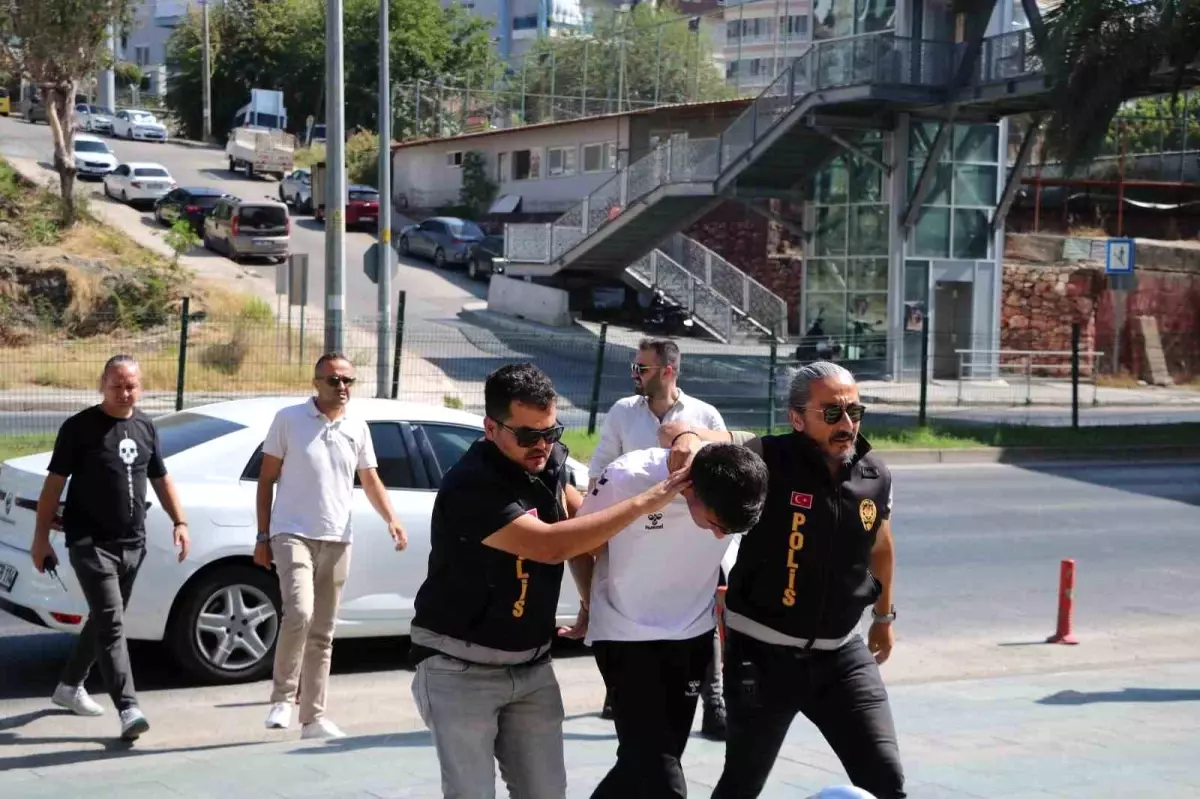 Alanya'da Ev Arkadaşını Öldüren Zanlı Tutuklandı