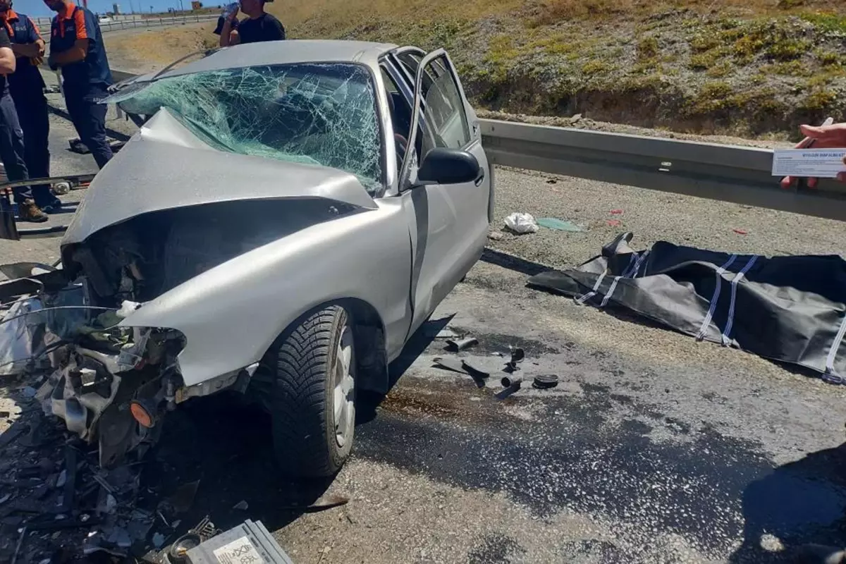 Erzincan'da feci kaza! Araçlar hurdaya döndü, ölü ve yaralılar var