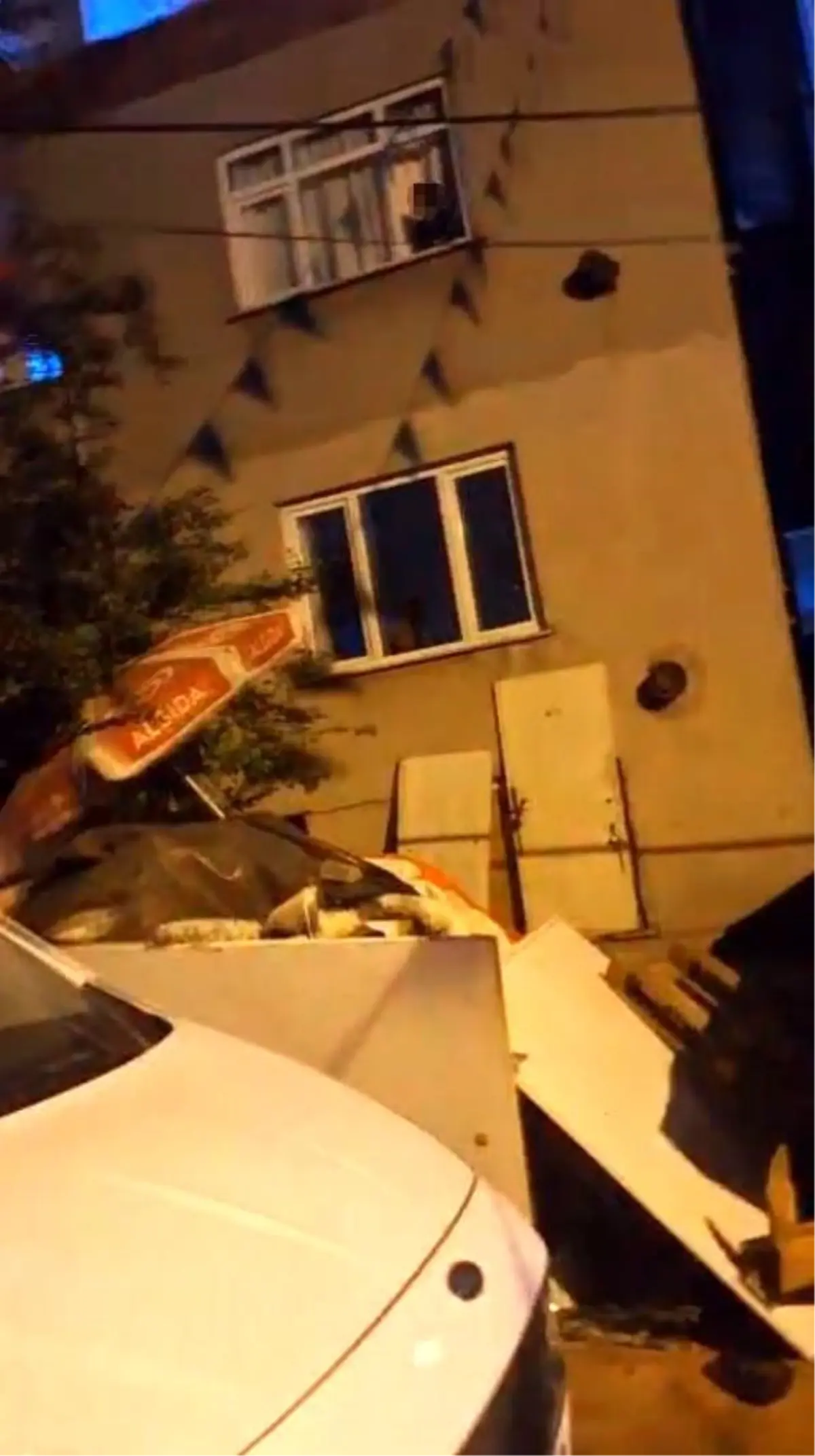 Esenyurt'ta Komşular Arasında Kavga Sokaklara Taştı