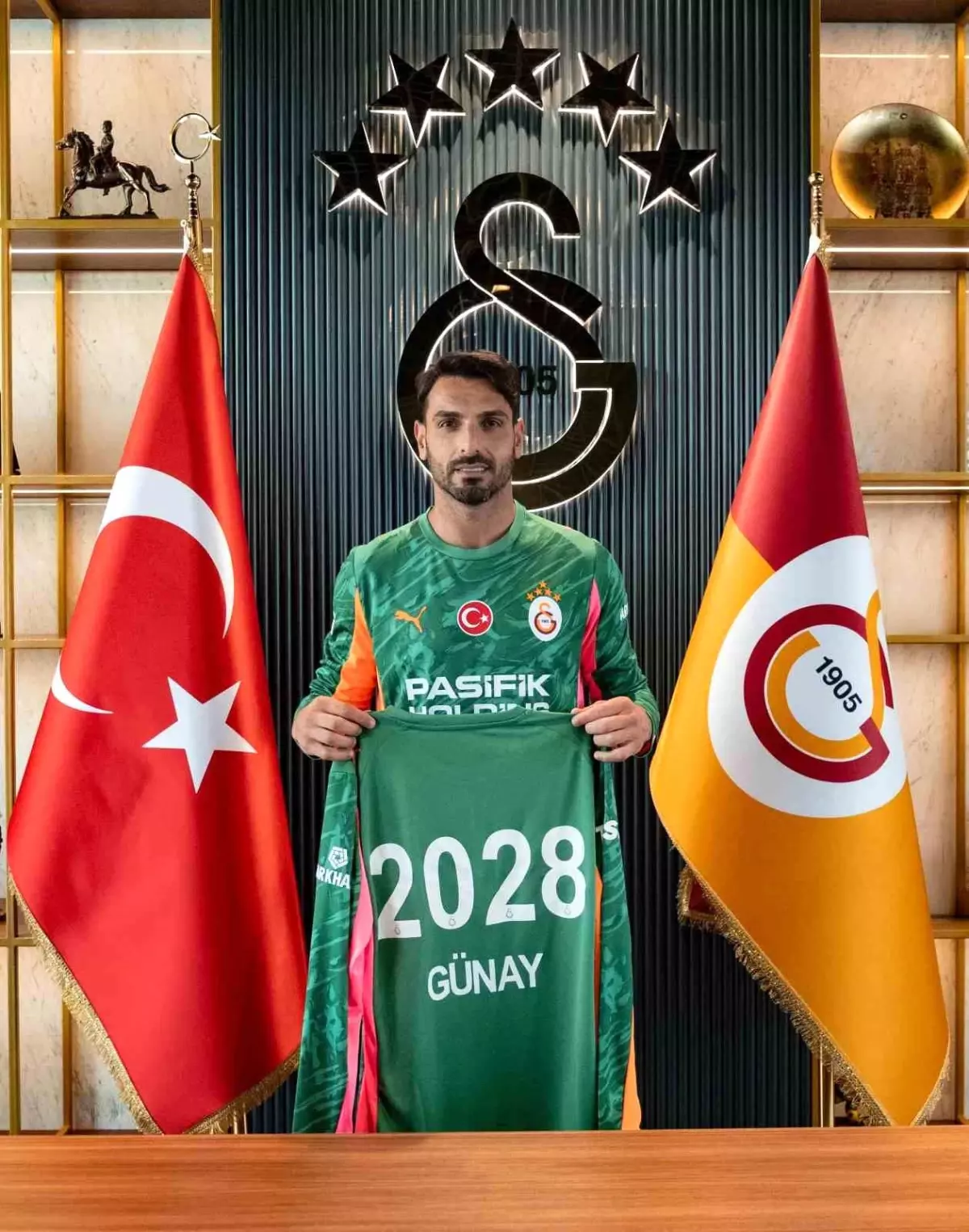 Galatasaray, Kaleci Günay Güvenç'in Sözleşmesini Uzattı
