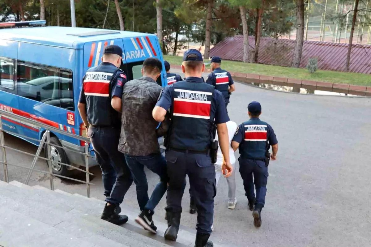 Gaziantep'te 4 göçmen kaçakçısı yakalandı